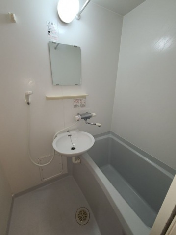 坪石ビルの浴室|落ち着いた空間のお風呂です