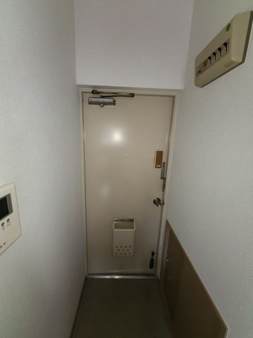 坪石ビルの玄関|落ち着いた玄関です