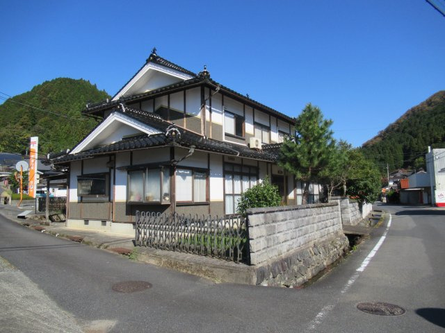 美作市梶並　中古住宅　７DK＋Sの外観