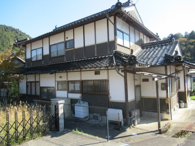 美作市梶並　中古住宅　７DK＋Sの外観