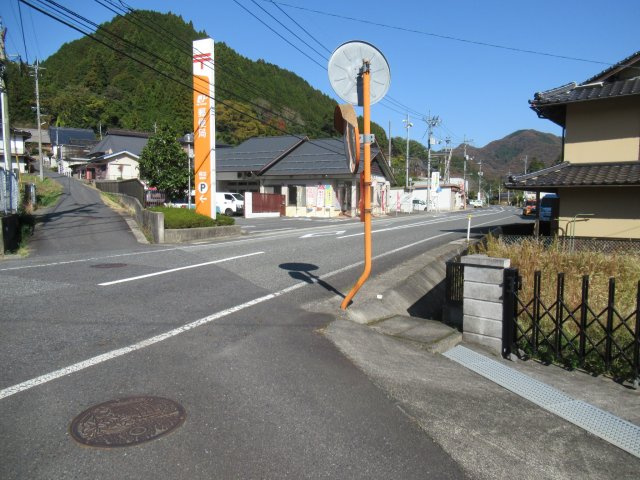 美作市梶並　中古住宅　７DK＋Sの前面道路含む現地写真