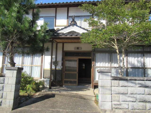 美作市梶並　中古住宅　７DK＋Sの前面道路含む現地写真