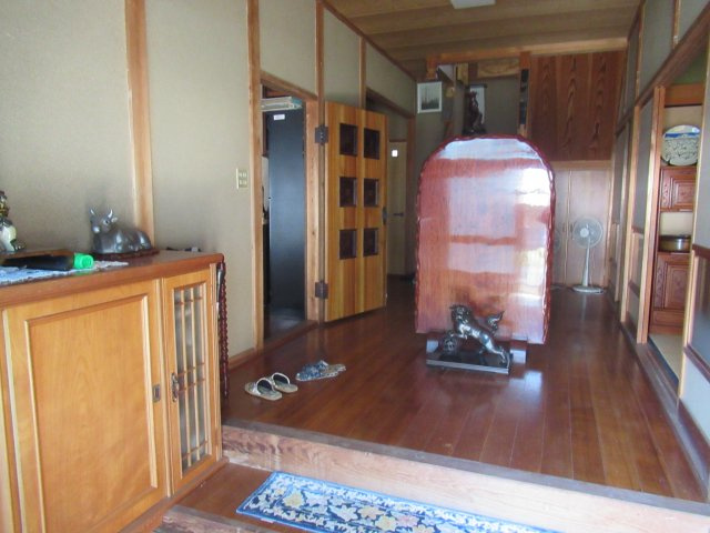 美作市梶並　中古住宅　７DK＋Sの前面道路含む現地写真