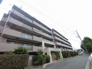 【外観】 | 総戸数６６戸、平成１４年１月築、管理人は日勤勤務につき管理体制良好です♪