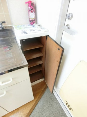 【玄関】 | スカイアーバン | シューズボックスがあるので靴が散らからずいつでも玄関すっきり♪シューズボックス上部は飾り棚や小物置き場として活用できます♪