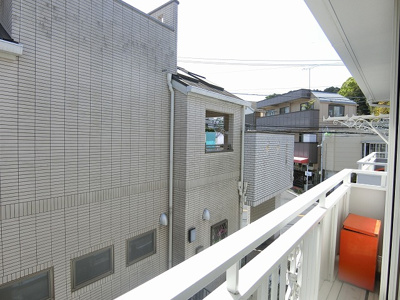 【バルコニー】 | スカイアーバン | バルコニーは南西向きなので、お洗濯物はお昼からでも乾きそう♪気分転換をするにも最適です☆