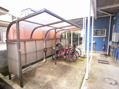 【その他共用部分】 | スカイアーバン | 屋根付きの駐輪場があるので雨が降っても安心です☆荷物が重いときに自転車があれば助かりますね！