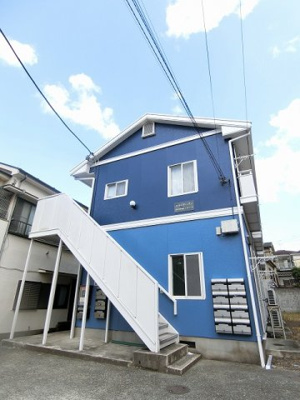 【外観】 | スカイアーバン | JR横浜線「鴨居」駅まで徒歩5分の2階建てアパート！駅近で通勤・通学にも便利！スーパーも近くにあります◎