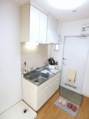 【キッチン】 | スカイアーバン | ガスコンロ設置可能のキッチンです☆場所を取るお鍋やお皿もすっきり収納できてお料理がはかどります！