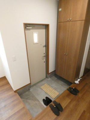 【玄関】 | N・ガレージ