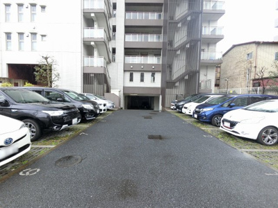 【駐車場】 | ディアスタ子安ベイスケープ | 平置駐車場です。