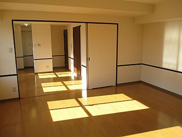 ISグランデセンター北の居間・リビング|現況優先。