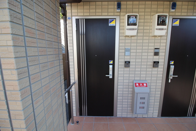セジュールエスト参番館のエントランス|現況優先。