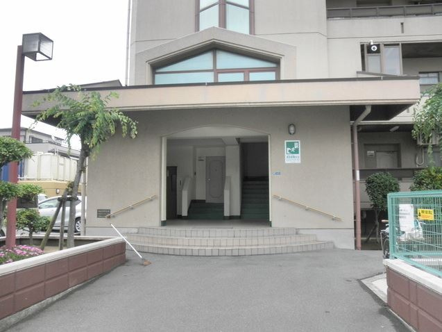 泉大津市東助松町４丁目の賃貸マンションのエントランス|ゆとりのあるエントランスです