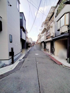 【前面道路含む現地写真】