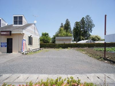 【駐車場】 | 野澤店舗 | 駐車場1台込みで共有駐車場が使用できます。