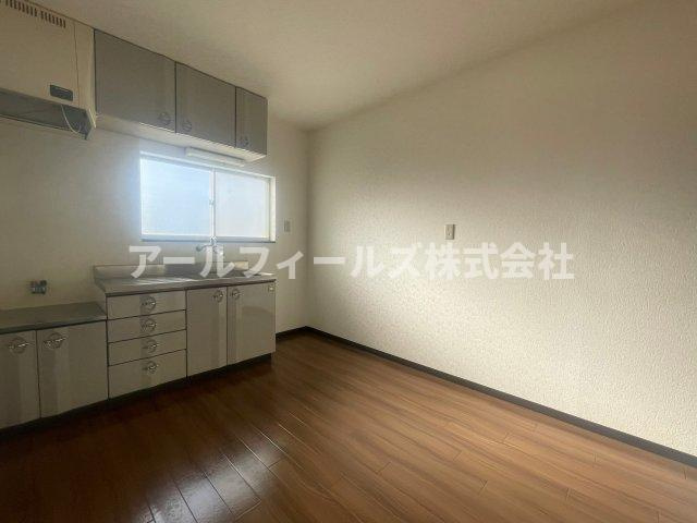 千葉市中央区松ケ丘町のアパートの居間・リビング