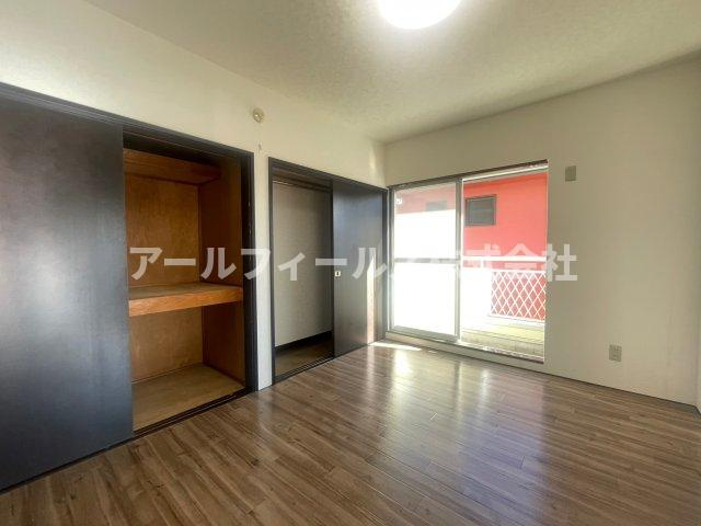 千葉市中央区松ケ丘町のアパートの居間・リビング