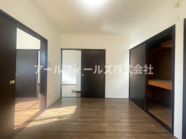 千葉市中央区松ケ丘町のアパートの居間・リビング