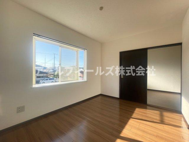 千葉市中央区松ケ丘町のアパートの居間・リビング