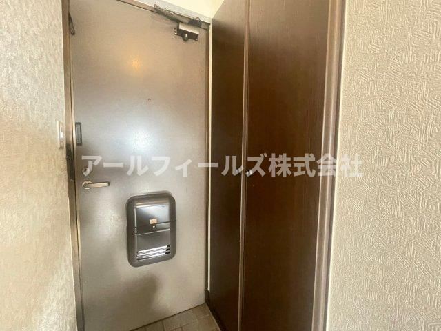 千葉市中央区松ケ丘町のアパートの玄関