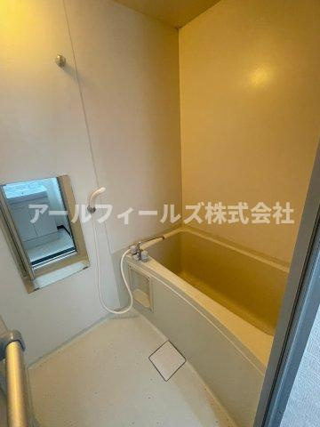 千葉市中央区松ケ丘町のアパートの浴室