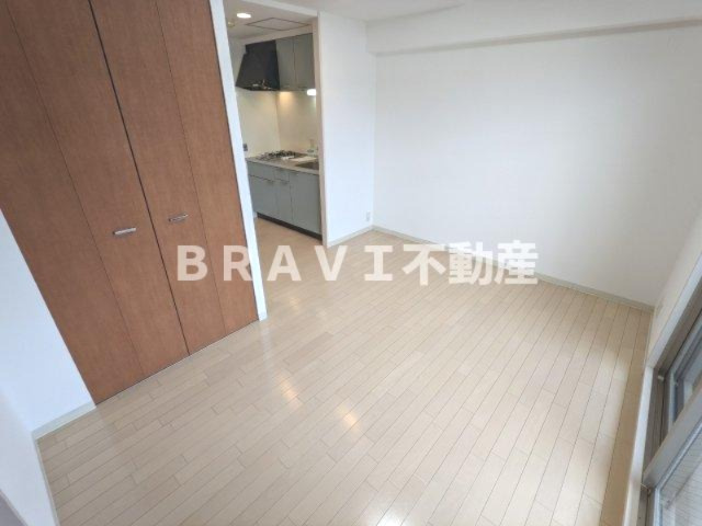 ドゥーエ森ノ宮 BRAVI不動産の居間・リビング|【ドゥーエ森ノ宮】ゆったりとしたリビングです