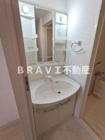 ドゥーエ森ノ宮 BRAVI不動産の独立洗面台|【ドゥーエ森ノ宮】洗面ボウルが大きく便利