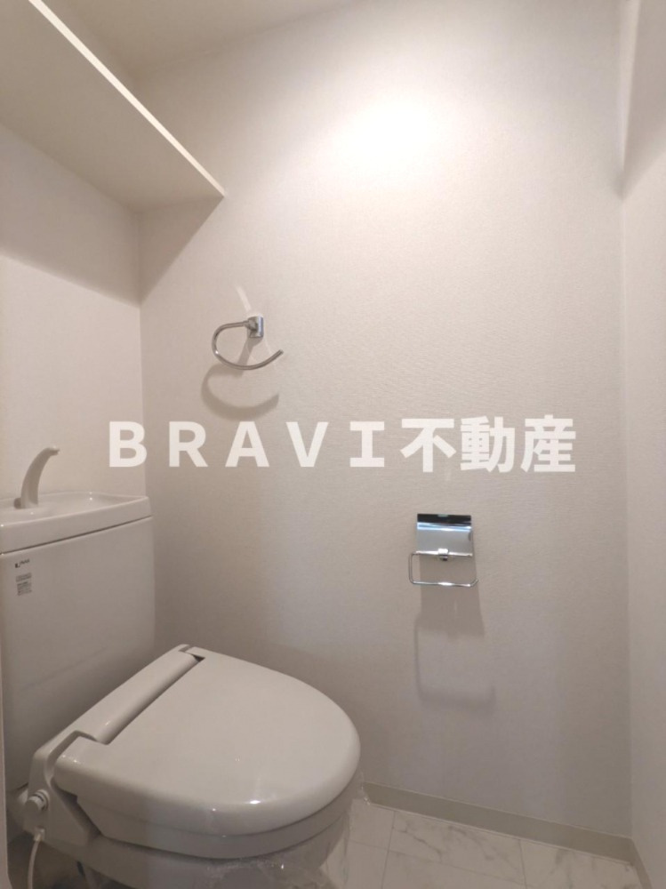 ドゥーエ森ノ宮 BRAVI不動産のトイレ|【ドゥーエ森ノ宮】棚付きのトイレ