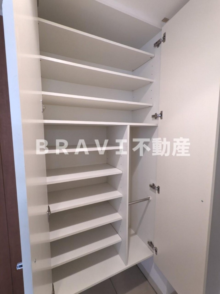 ドゥーエ森ノ宮 BRAVI不動産の玄関|【ドゥーエ森ノ宮】シューズボックス