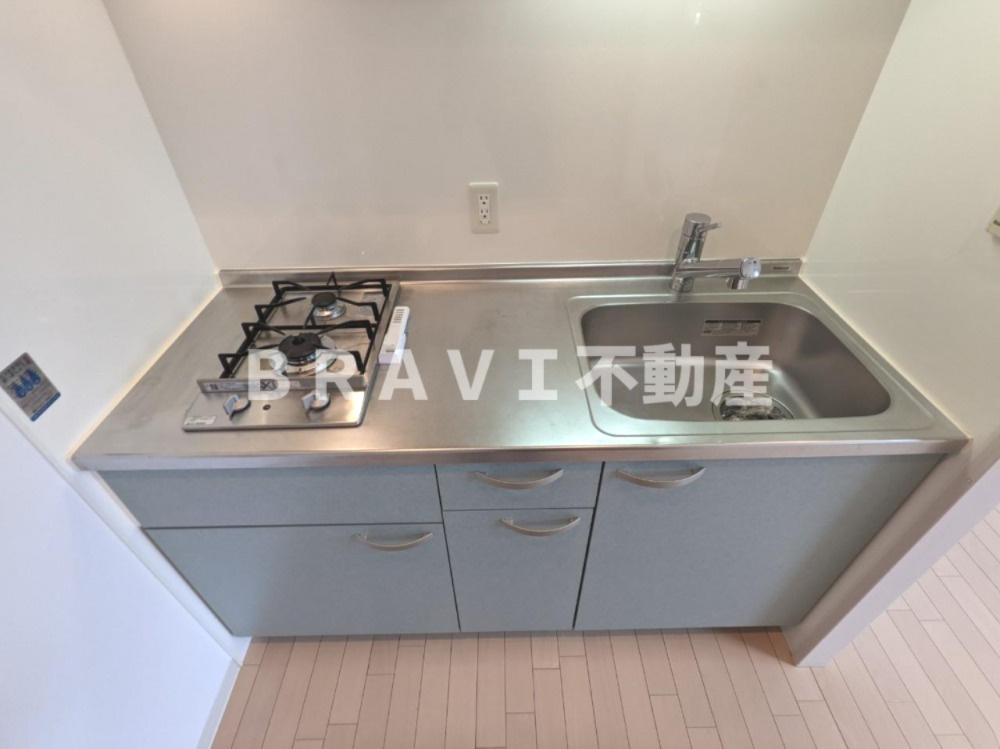 ドゥーエ森ノ宮 BRAVI不動産のキッチン|【ドゥーエ森ノ宮】大きなキッチンで料理も快適