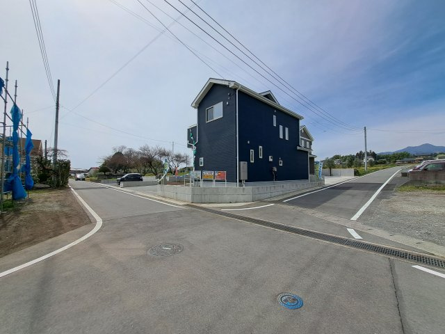 新築　榛東村広馬場22-P2　2号棟の前面道路含む現地写真|現地写真　南東側道路