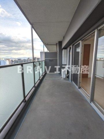 ドゥーエ森ノ宮 BRAVI不動産のバルコニー|【ドゥーエ森ノ宮】大きなバルコニーは眺望も良く快適です