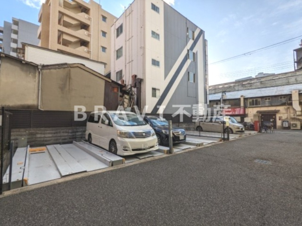 ドゥーエ森ノ宮 BRAVI不動産の駐車場|【ドゥーエ森ノ宮】