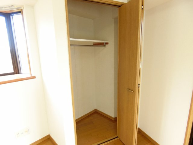 【収納】 | ハッピネス泉中央 | クローゼットでお荷物もすっきり収納。