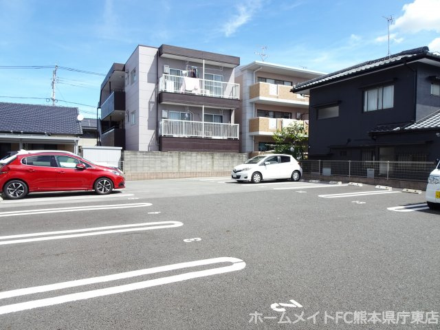 熊本市中央区帯山４丁目のアパートの駐車場