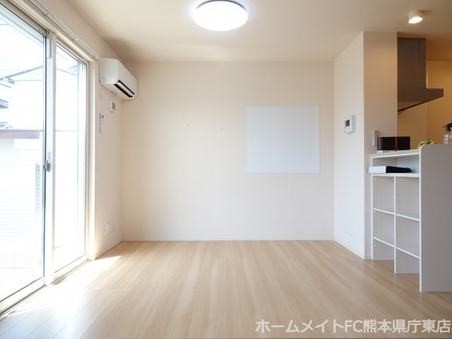熊本市中央区帯山４丁目のアパートの居間・リビング