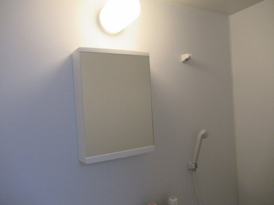 【浴室】 | セジュール八戸ノ里（八戸ノ里賃貸） | お風呂に鏡があります