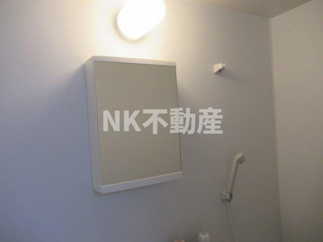 【浴室】 | セジュール八戸ノ里（八戸ノ里賃貸） | お風呂に鏡があります