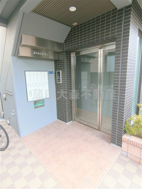 PLAGE.T(プラジュティー)のエントランス|防犯カメラとオートロック付きのエントランス　