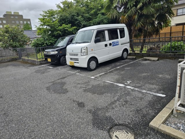 グランシードの駐車場