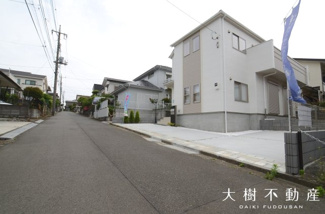 【前面道路含む現地写真】