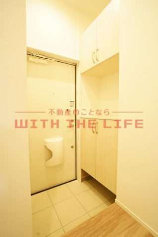ルシェラン【キャッシュバック対象物件】の玄関|明るい玄関です