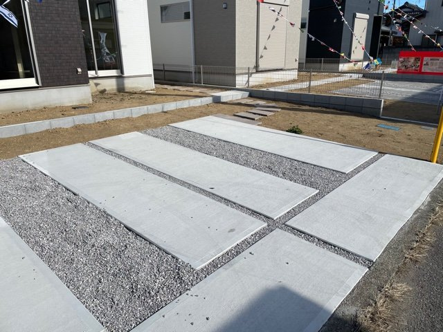 上里町神保原町17期（全3棟）1号棟の駐車場|南道路で並列駐車出来ます。