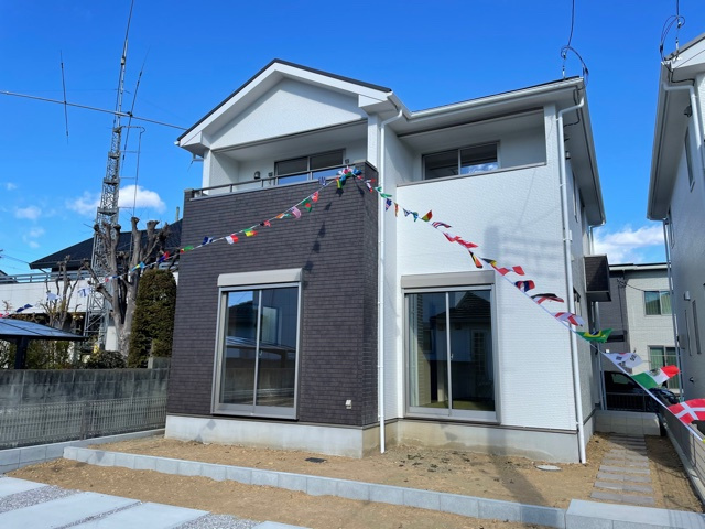 上里町神保原町17期（全3棟）1号棟の外観|ナチュラルで飽きの来ないデザインは流行に左右されない家の形です。外構も綺麗に仕上がっています(^▽^)/