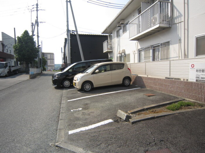 熊本市東区西原３丁目のアパートの駐車場