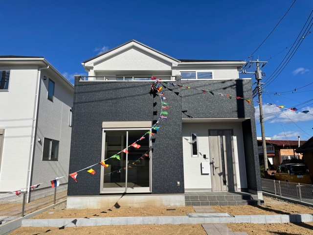 上里町神保原町17期（全3棟）3号棟の外観|ナチュラルで飽きの来ないデザインは流行に左右されない家の形です。外構も綺麗に仕上がっています(^▽^)/
