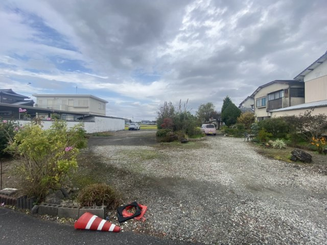 【外観】 | 八代市鏡町鏡村　土地　 | 建物はそのまま店舗として利用可能です（居住中）！