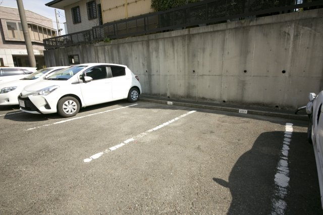 ヴィラ山口の駐車場
