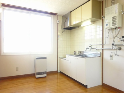 【居間・リビング】 | メゾンド・カンパーニュⅡ | ゆったりとした居間です